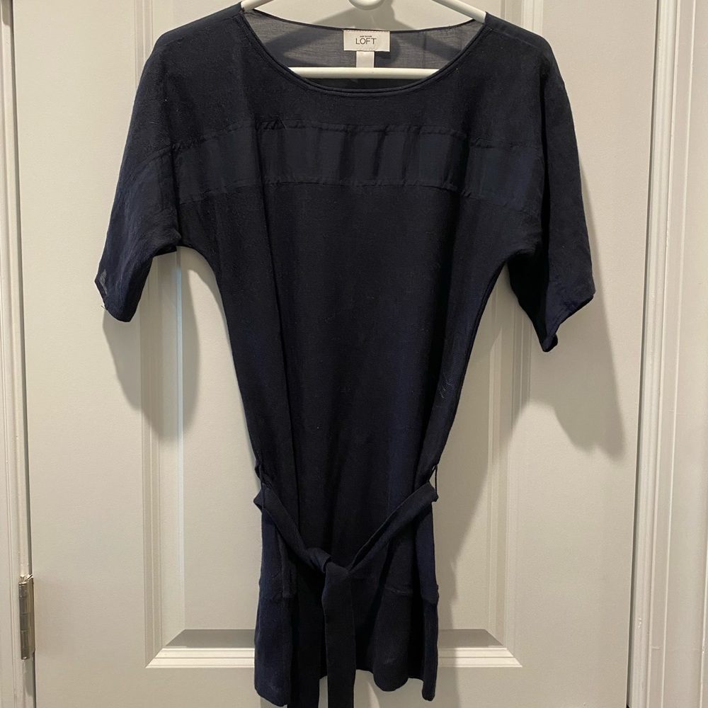 A beautiful top in navy blue